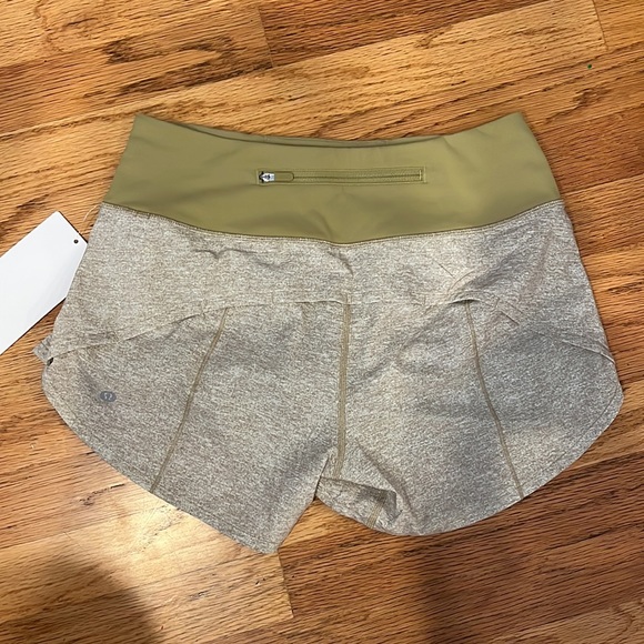 NEW WITH TAGS LULULEMON Speed up MR Short 4” Lined - Picture 2 of 4